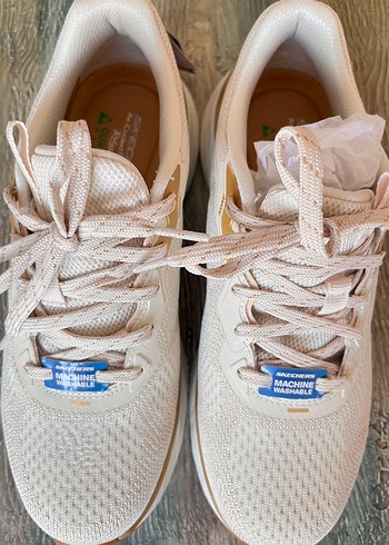 Skechers Orjinal, Amerikadan geldi. Bedeni büyük geldiği için satıyorum