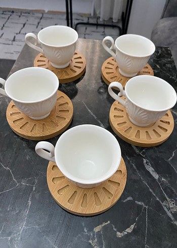 Beyaz Seramik 5'li Fincan Seti ve Ahşap Altlıklar - Görsel 2