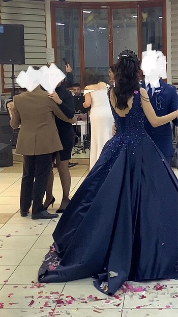 Nişan elbisesi tacı ve küpesiyle birlikte - Görsel 5