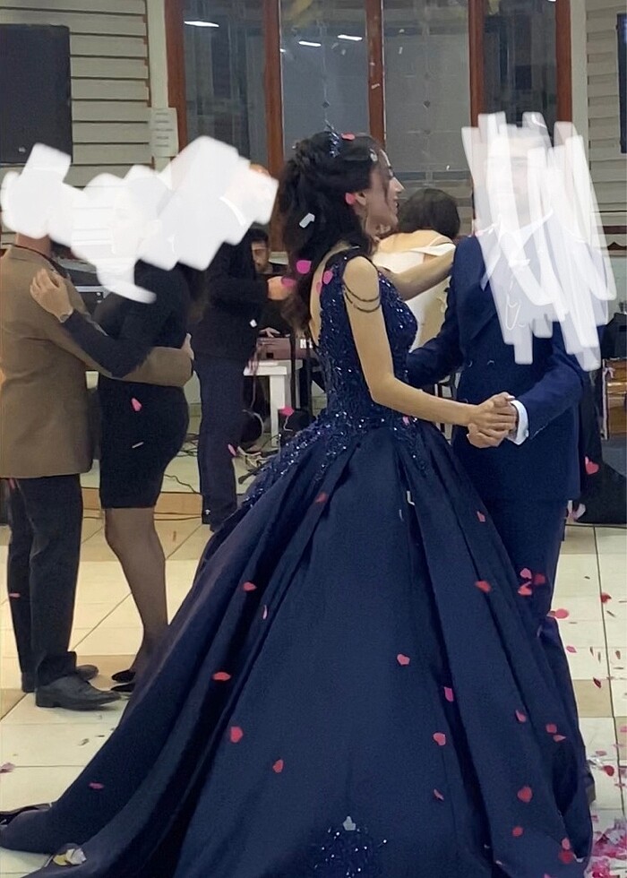 Nişan elbisesi tacı ve küpesiyle birlikte - Görsel 4