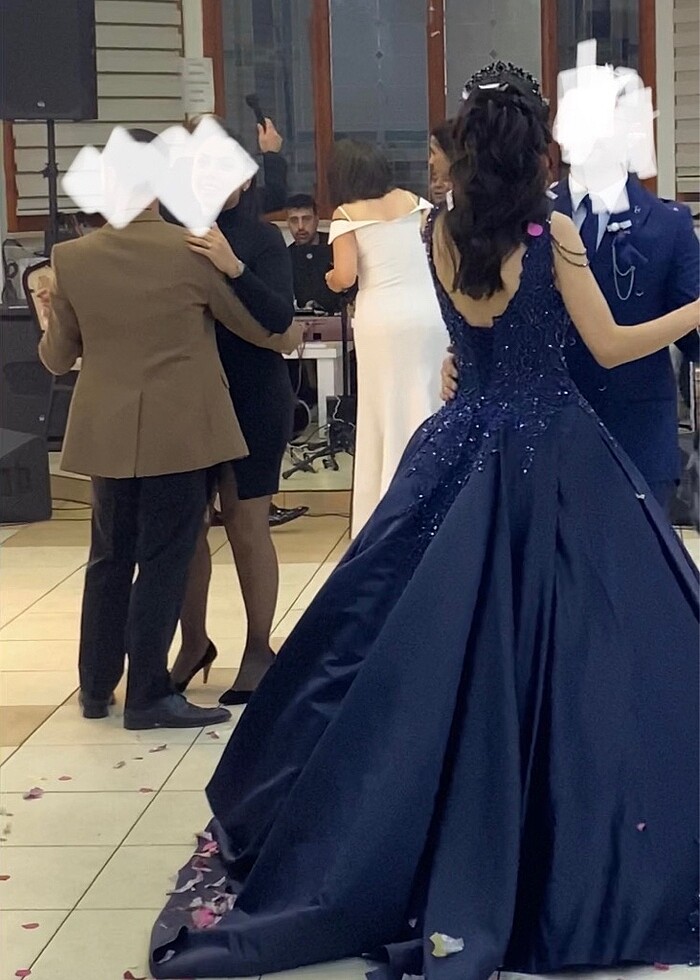 Nişan elbisesi tacı ve küpesiyle birlikte - Görsel 5