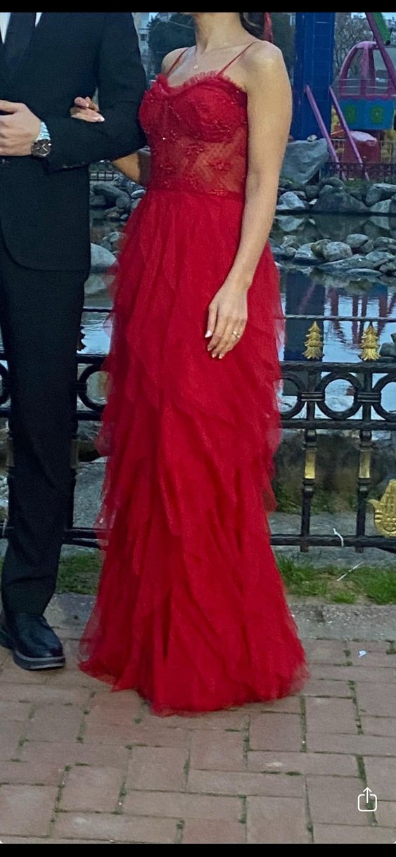 Kırmızı Askılı Uzun Fırfırlı Abiye veya Kına Elbisesi - Görsel 2