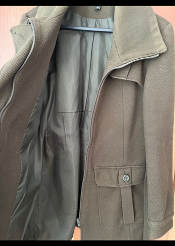 Haki renk düğmeli ve kemerli kaban - Görsel 4