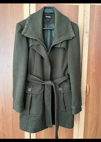 Haki renk düğmeli ve kemerli kaban - Görsel 2