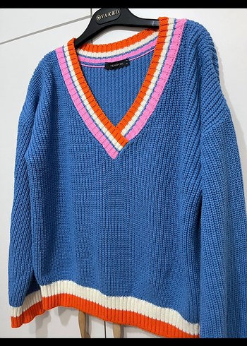 Renkli Çizgili V Yaka Mavi Örgü Kazak - Görsel 2