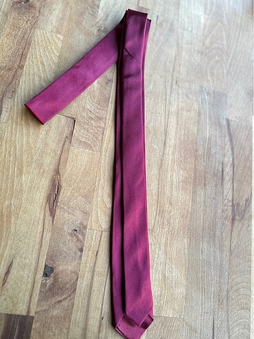 Düz desenli kravat