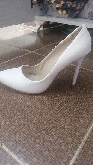 Beyaz stiletto