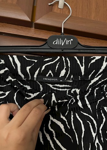 38 Beden siyah Renk Zebra Desenli Pilili Midi Etek
