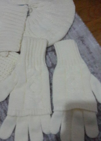 Beyaz Örgü Kadın Eldiveni ve Bere Seti - Görsel 3