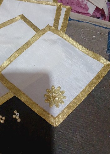 Beyaz ve Altın Detaylı kokteyl peçete - Görsel 3