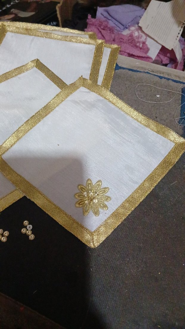 Beyaz ve Altın Detaylı kokteyl peçete - Görsel 3