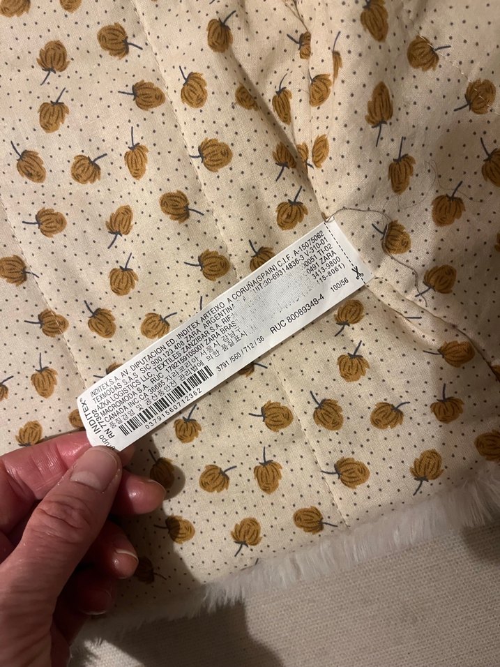 Kız Çocuk Beyaz Kürklü Kapüşonlu Yelek - Görsel 2