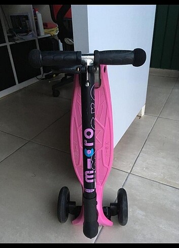 Micro Pembe scooter