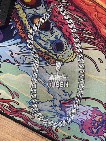  Beden çeşitli Renk Queen Iced Out Chain Kolye