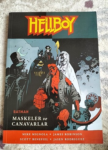 Hellboy maskeler ve canavarlar