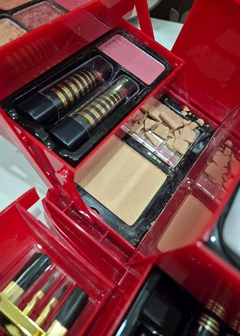 Renkli Makyaj Seti - Kırmızı Kutuda - Görsel 3