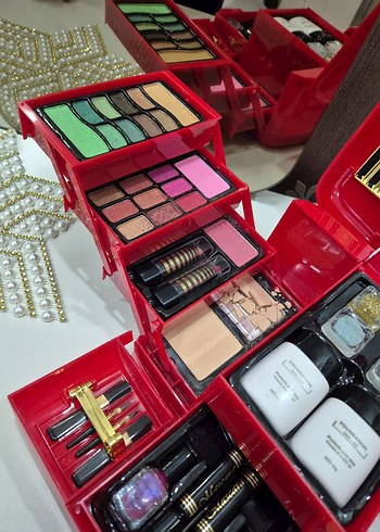 Renkli Makyaj Seti - Kırmızı Kutuda - Görsel 5