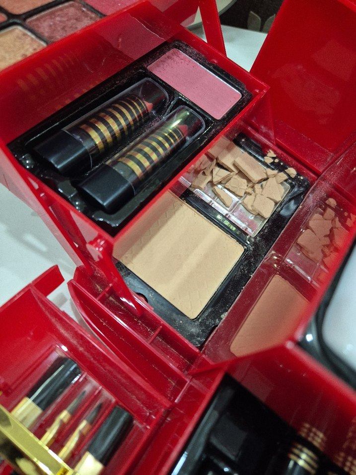 Renkli Makyaj Seti - Kırmızı Kutuda - Görsel 3