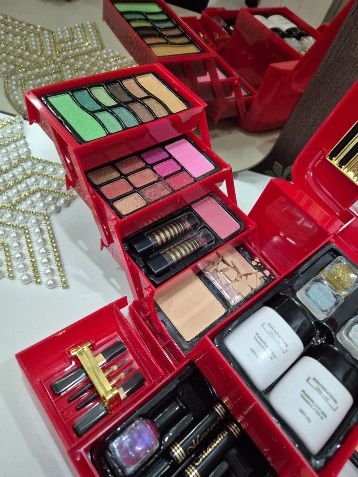 Renkli Makyaj Seti - Kırmızı Kutuda - Görsel 5