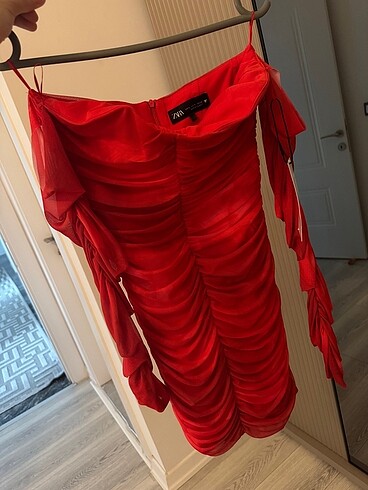 zara kırmızı tül elbise