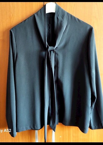 Siyah İpek Görünümlü Bağlamalı Klasik Gömlek - Görsel 2