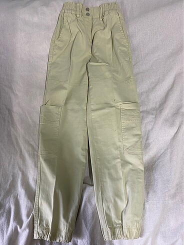 32 Beden yeşil Renk Bershka pantolon 32