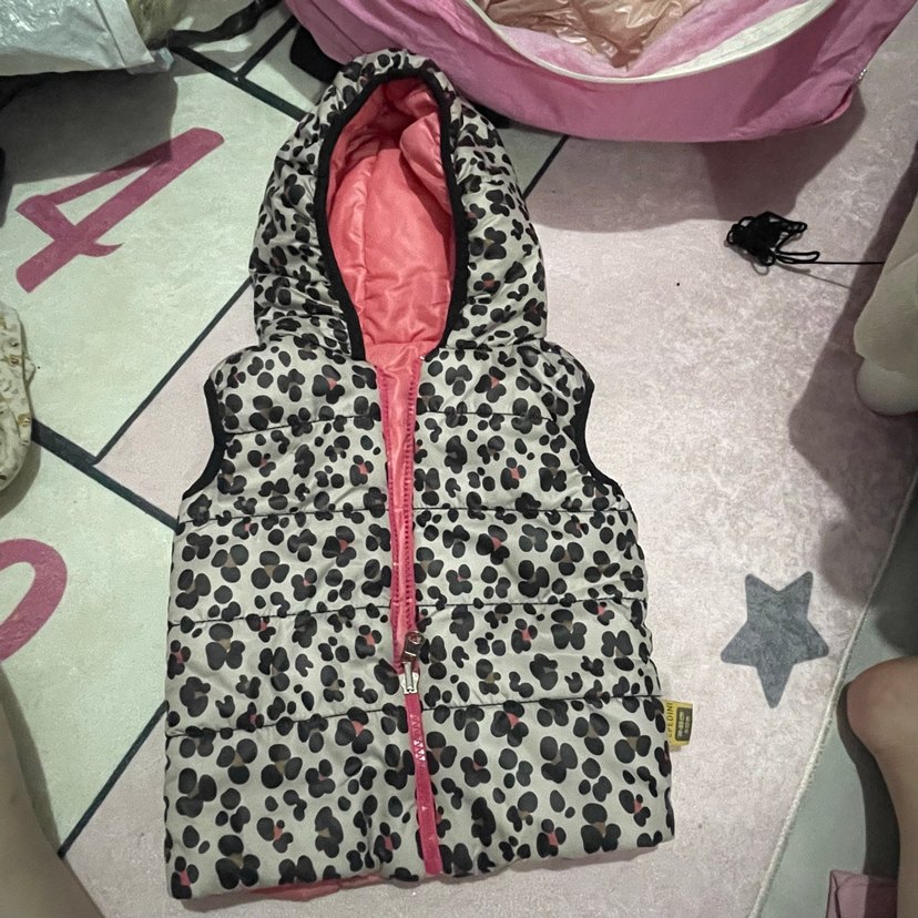 Kapüşonlu Leopar Desenli Kız Yeleği - Görsel 2