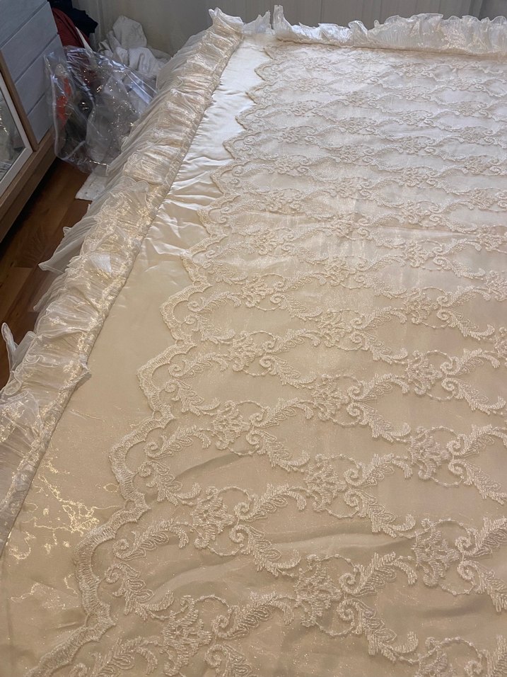 İşlemeli kremYatak Örtüsü - Görsel 3