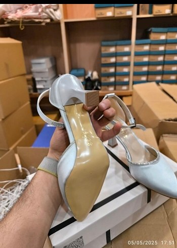 Beyaz Tokalı Stiletto Topuklu Kadın Ayakkabı - Görsel 5