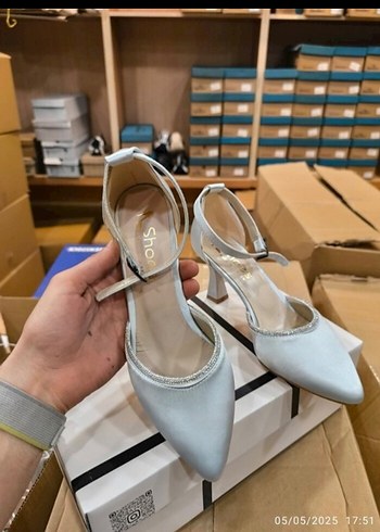 Beyaz Tokalı Stiletto Topuklu Kadın Ayakkabı - Görsel 8