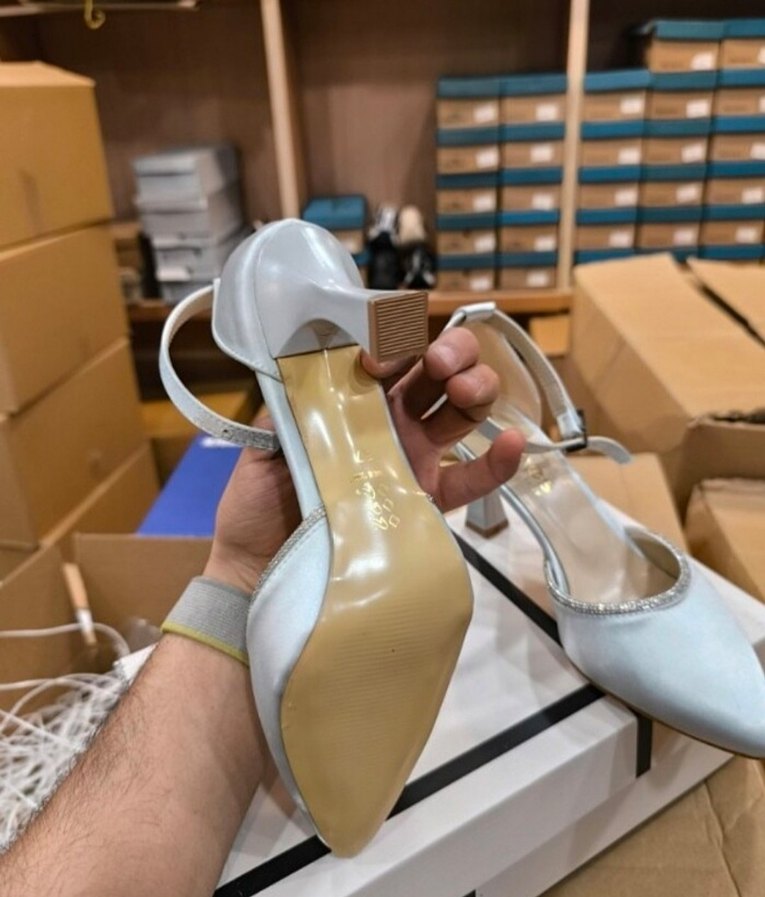 Beyaz Tokalı Stiletto Topuklu Kadın Ayakkabı - Görsel 3