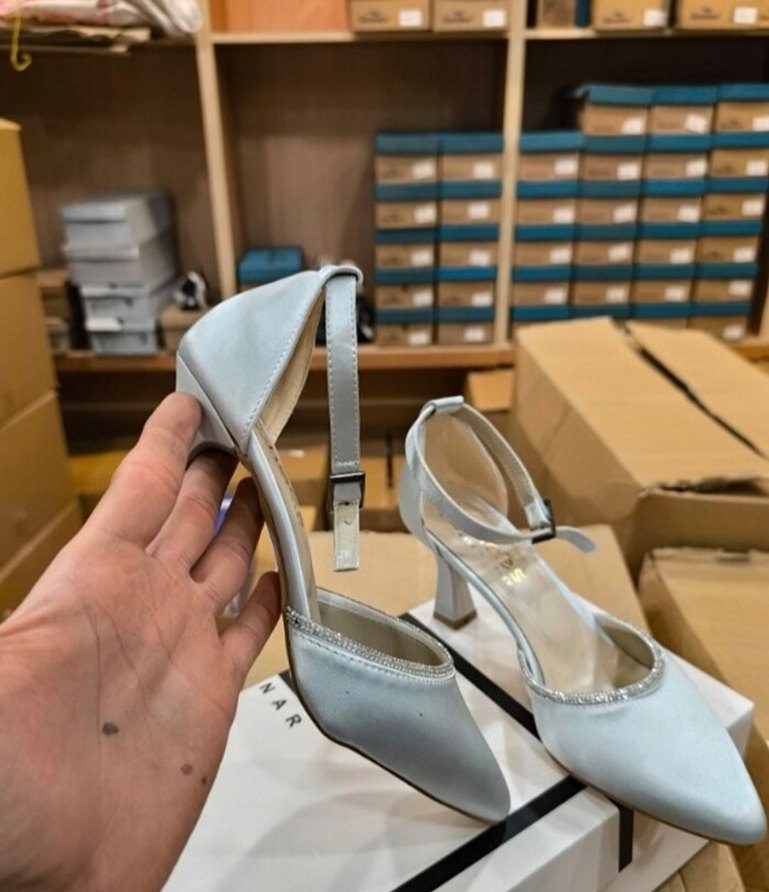 Beyaz Tokalı Stiletto Topuklu Kadın Ayakkabı - Görsel 2