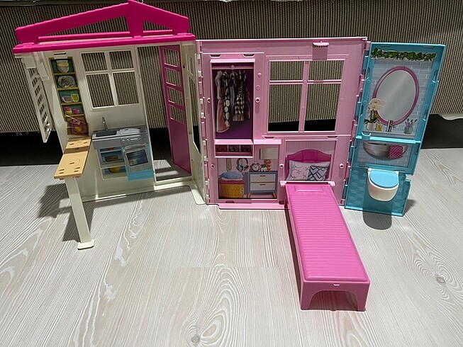 Barbie oyun evi