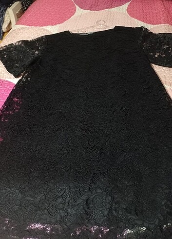 40 Beden siyah Renk Güpür detaylı elbise