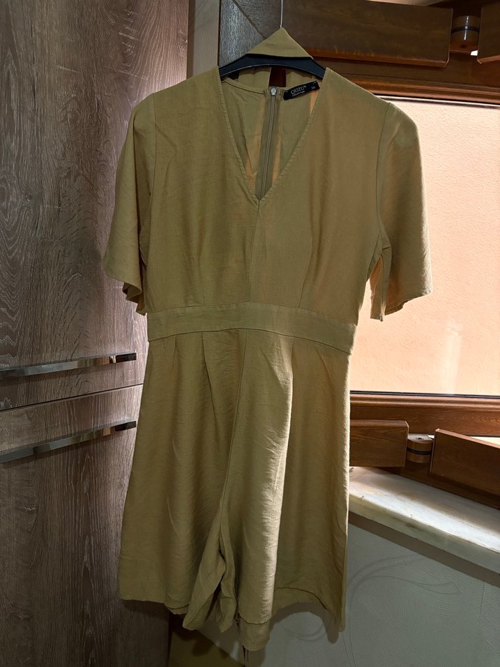 Bej Keten V Yakalı Kısa Tulum - Görsel 2