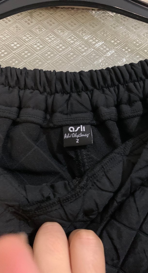 Kadın Siyah Piliseli Midi Kumaş Pantolon - Görsel 2