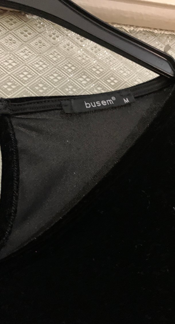 Siyah Süet Kumaş V Yakalı Uzun Kollu Bluz - Görsel 3