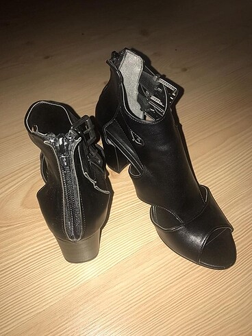 36 Beden Siyah deri topuklu ayakkabı