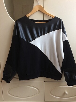 Sweatshirt deri detaylı