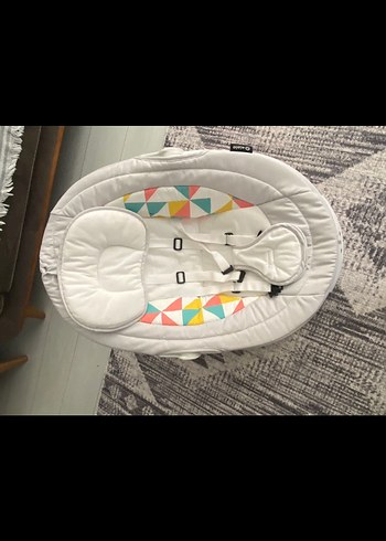 Beyaz Bebek Oto Koltuğu Çok Renkli Detaylı - Görsel 3