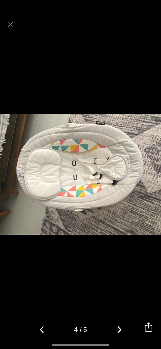 Beyaz Bebek Oto Koltuğu Çok Renkli Detaylı - Görsel 3