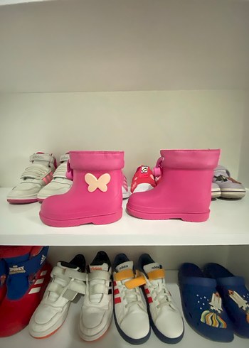 Kelebek Detaylı Pembe Kız Çocuk Yağmur Çizmesi - Görsel 2