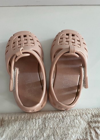 Kız Çocuk Bej Bantlı Kauçuk Terlik - Görsel 4