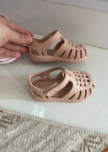 Kız Çocuk Bej Bantlı Kauçuk Terlik - Görsel 3