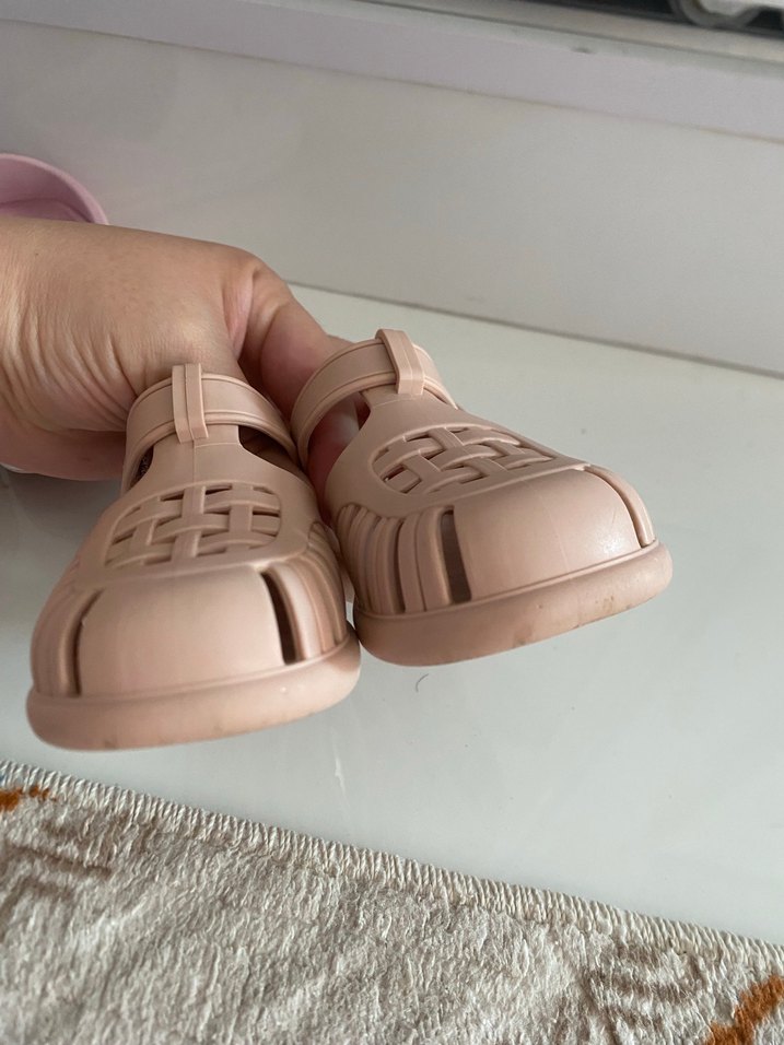 Kız Çocuk Bej Bantlı Kauçuk Terlik - Görsel 2