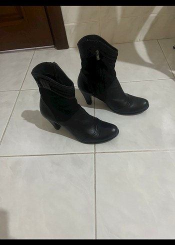 Greyder Siyah Stiletto Topuklu Kadın Bot 40 yazıyor ama 39 beden bot
