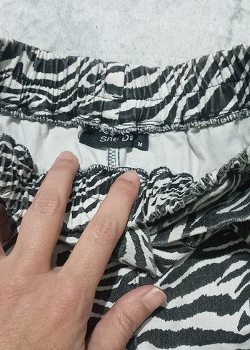 Zebra Desenli Kadın Mini Şort - Görsel 4