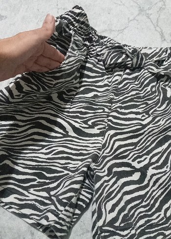 Zebra Desenli Kadın Mini Şort - Görsel 3