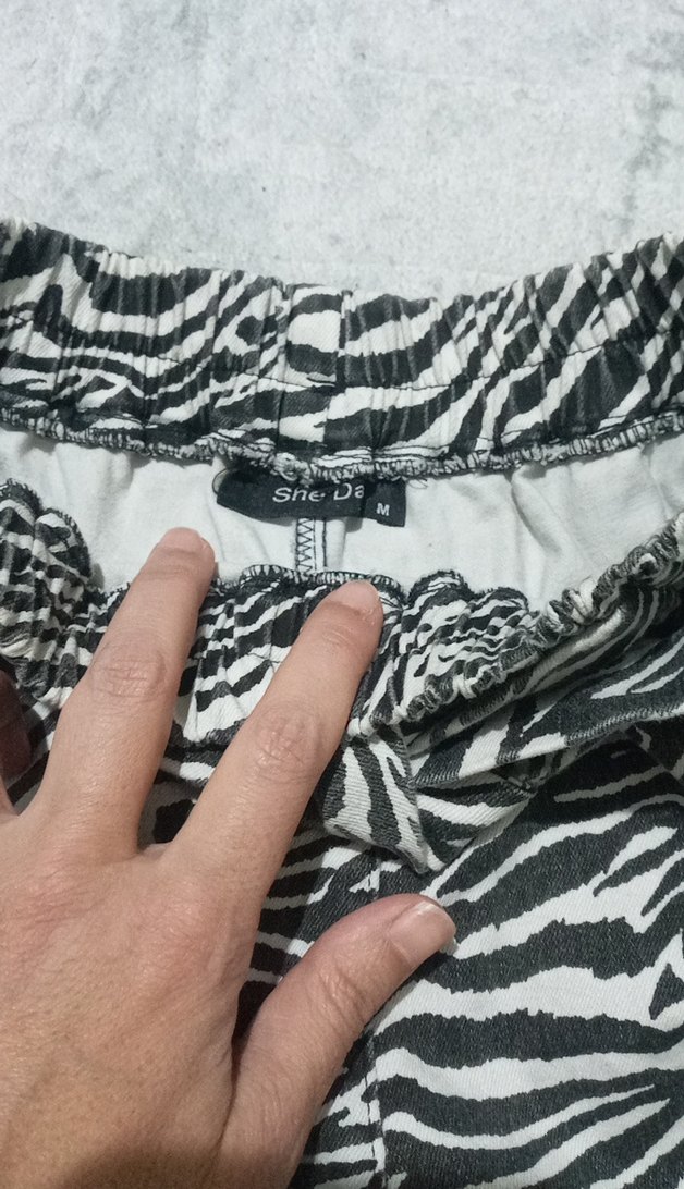 Zebra Desenli Kadın Mini Şort - Görsel 4