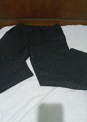 Kadın Siyah Pliseli Yün Kumaş Pantolon